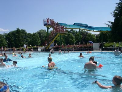 das Rutschen Becken des Waldfeibads