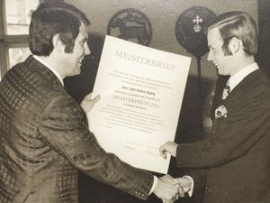 Josef-Walter Epping erhält mit 22 Jahren die meister ehre